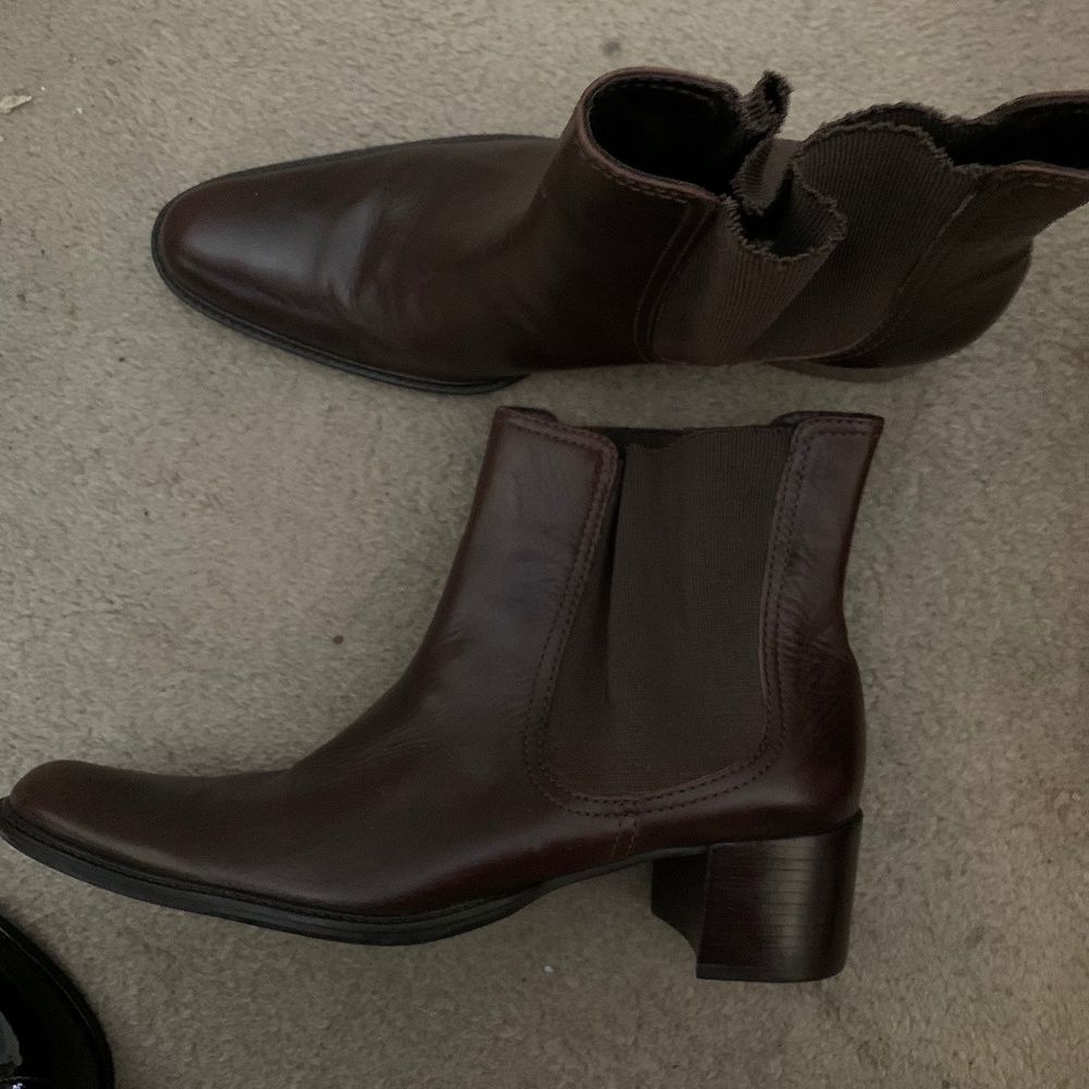 ankle boots size 10. pointed toe